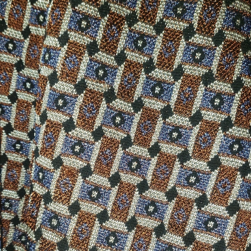 Geometric Patterned Blouse - Picture 3 of 5